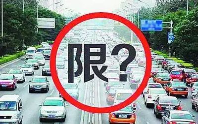 老司機(jī)哼著小曲兒開著車，突然就出事了……